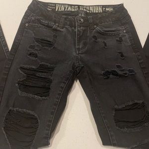 Classic Rise Destroyed Skinny Jeans